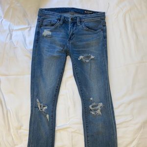 Blank distressed skinny Jean